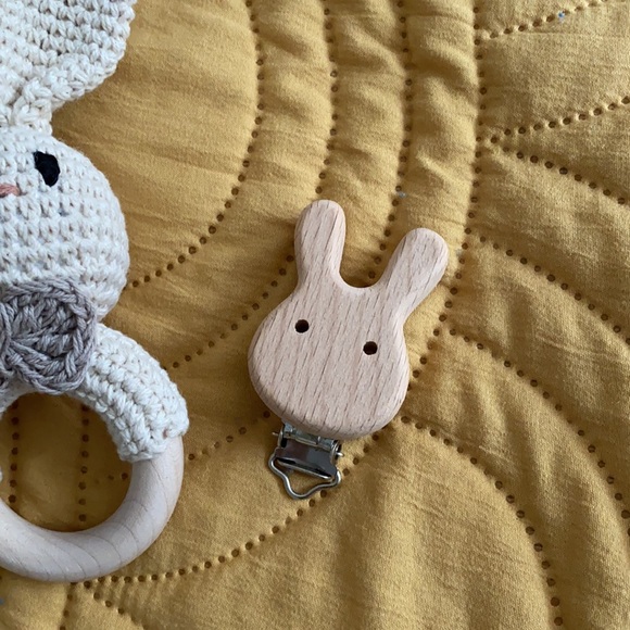 New-Bunny Rattle & Pacifier Clip - Picture 4 of 4